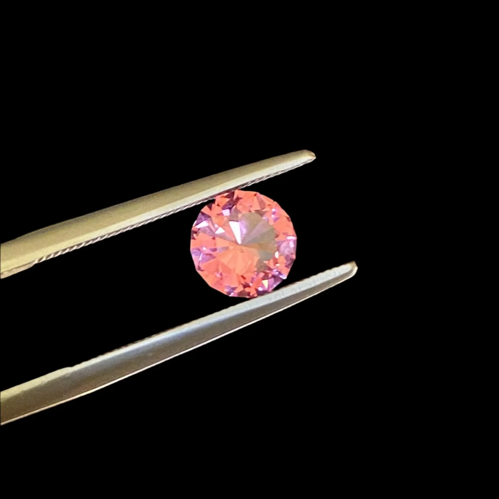 1.26 ct. Absolute "Uber Rarity", Padparadscha Pink, Color Shift, Spinel, Rare, Luc Yen, Vietnam, Internally Flawless, Color Change