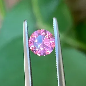 1.26 ct. Absolute "Uber Rarity", Padparadscha Pink, Color Shift, Spinel, Rare, Luc Yen, Vietnam, Internally Flawless, Color Change