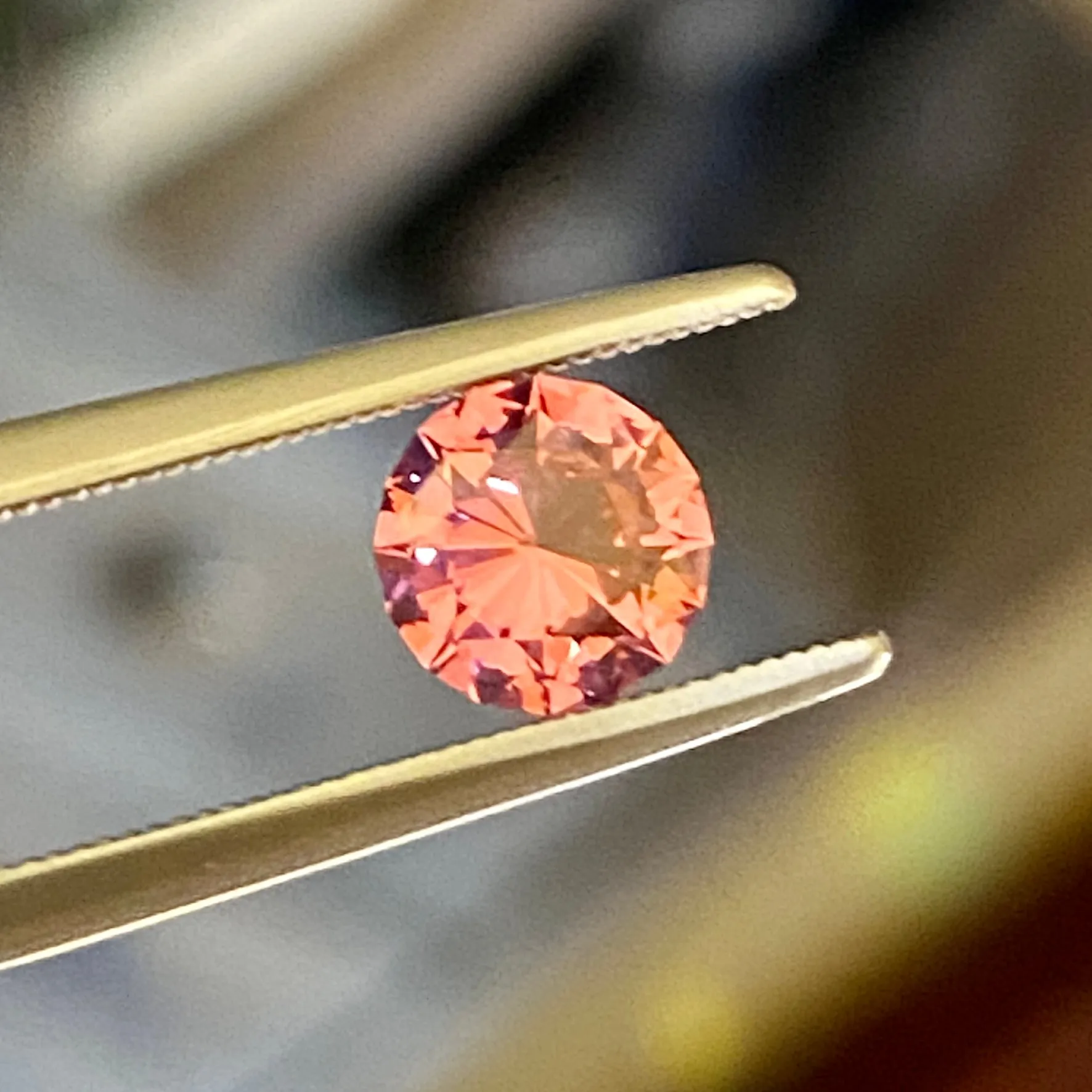 1.26 ct. Absolute "Uber Rarity", Padparadscha Pink, Color Shift, Spinel, Rare, Luc Yen, Vietnam, Internally Flawless, Color Change