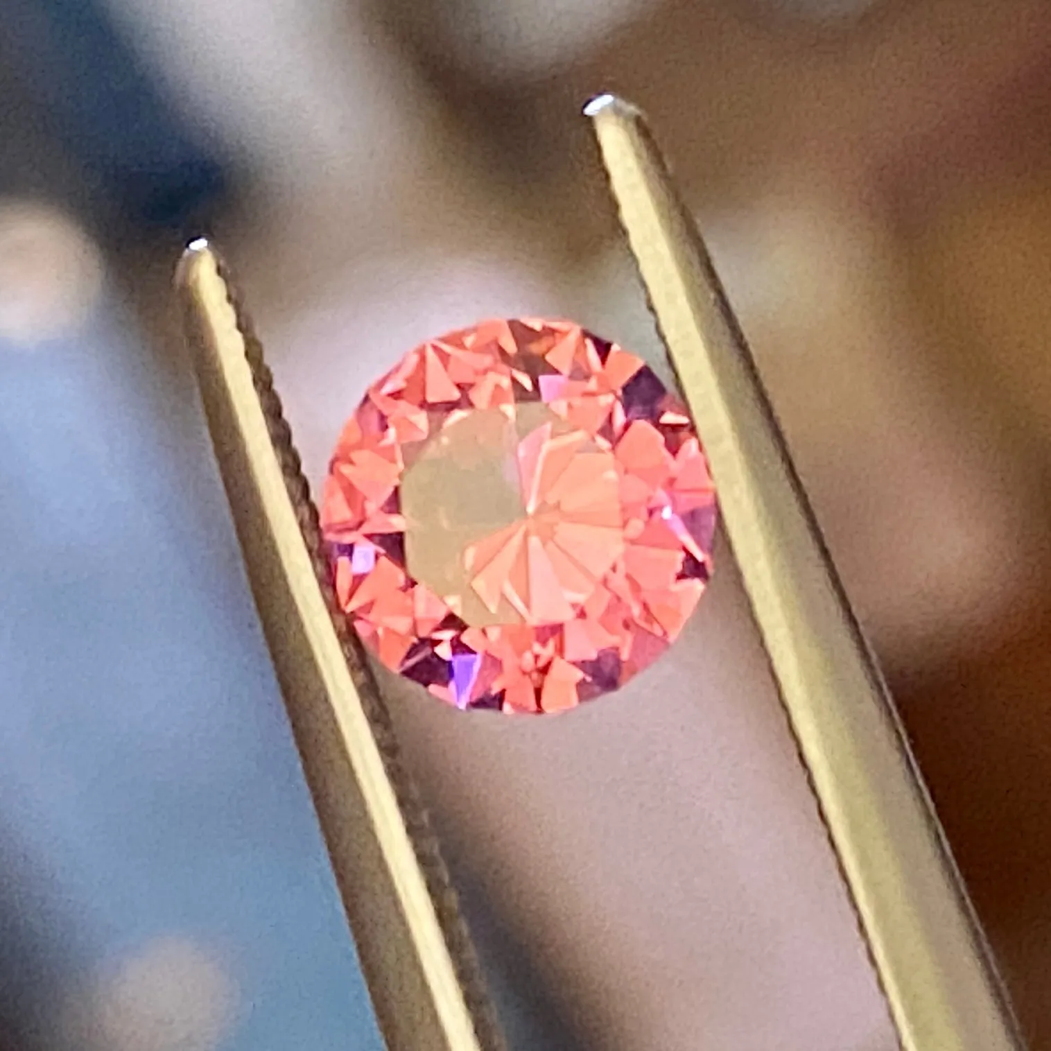1.26 ct. Absolute "Uber Rarity", Padparadscha Pink, Color Shift, Spinel, Rare, Luc Yen, Vietnam, Internally Flawless, Color Change