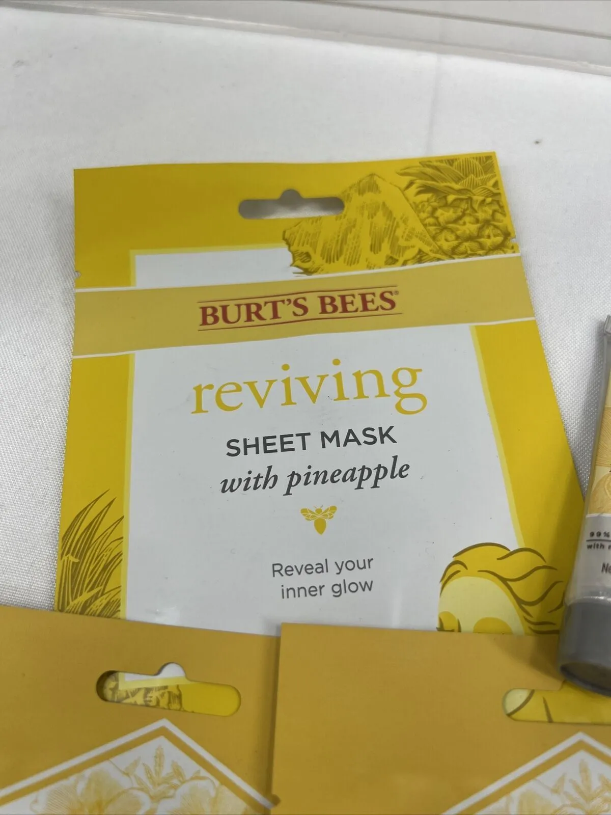 (4) Burt’s Bees Gift Set Moisturizing Lip Mask Reviving Sheet Hand Repair Cream
