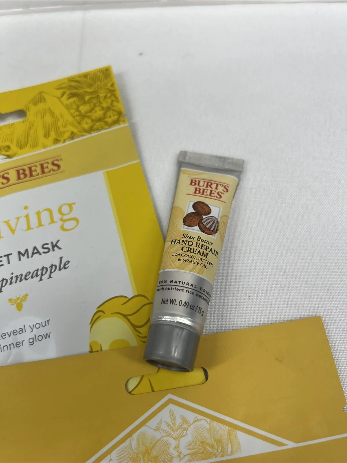 (4) Burt’s Bees Gift Set Moisturizing Lip Mask Reviving Sheet Hand Repair Cream