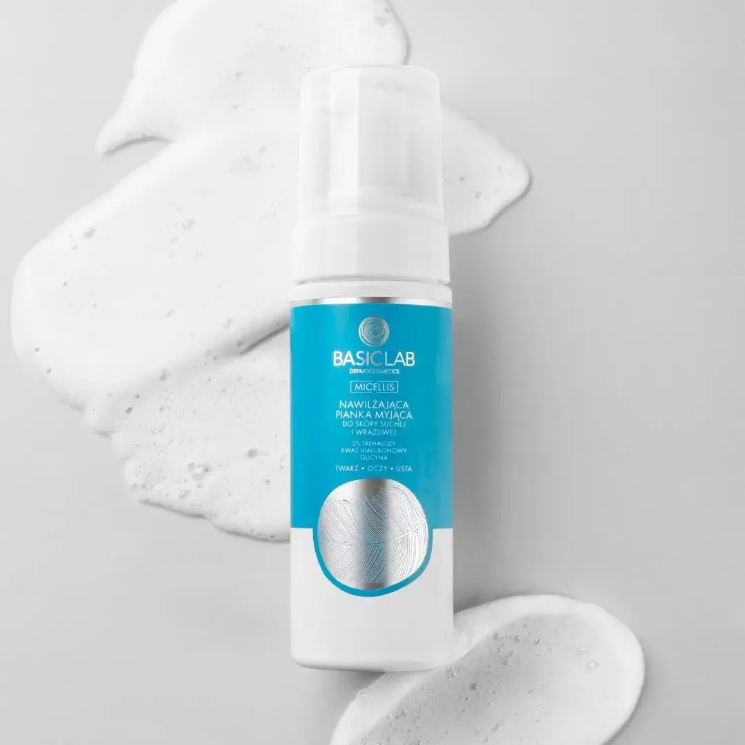 BasicLab Moisturizing Cleansing Foam for dry and sensitive skin 150ml