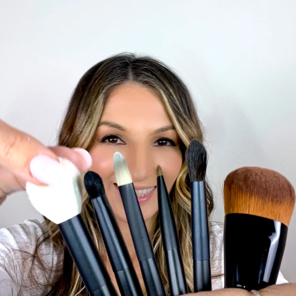 Flawless Essentials Brush Kit with FREE Glow Brush