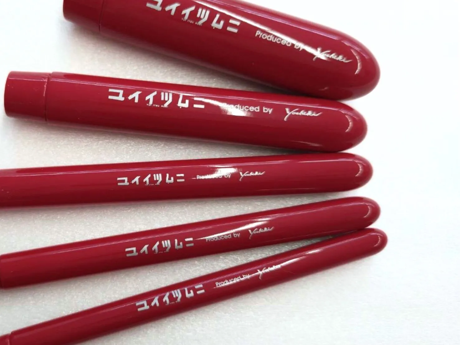 Koyudo YR-3 Large Eyeshdaow Brush, Yoshiki Red (Yuitsumuni Collection)