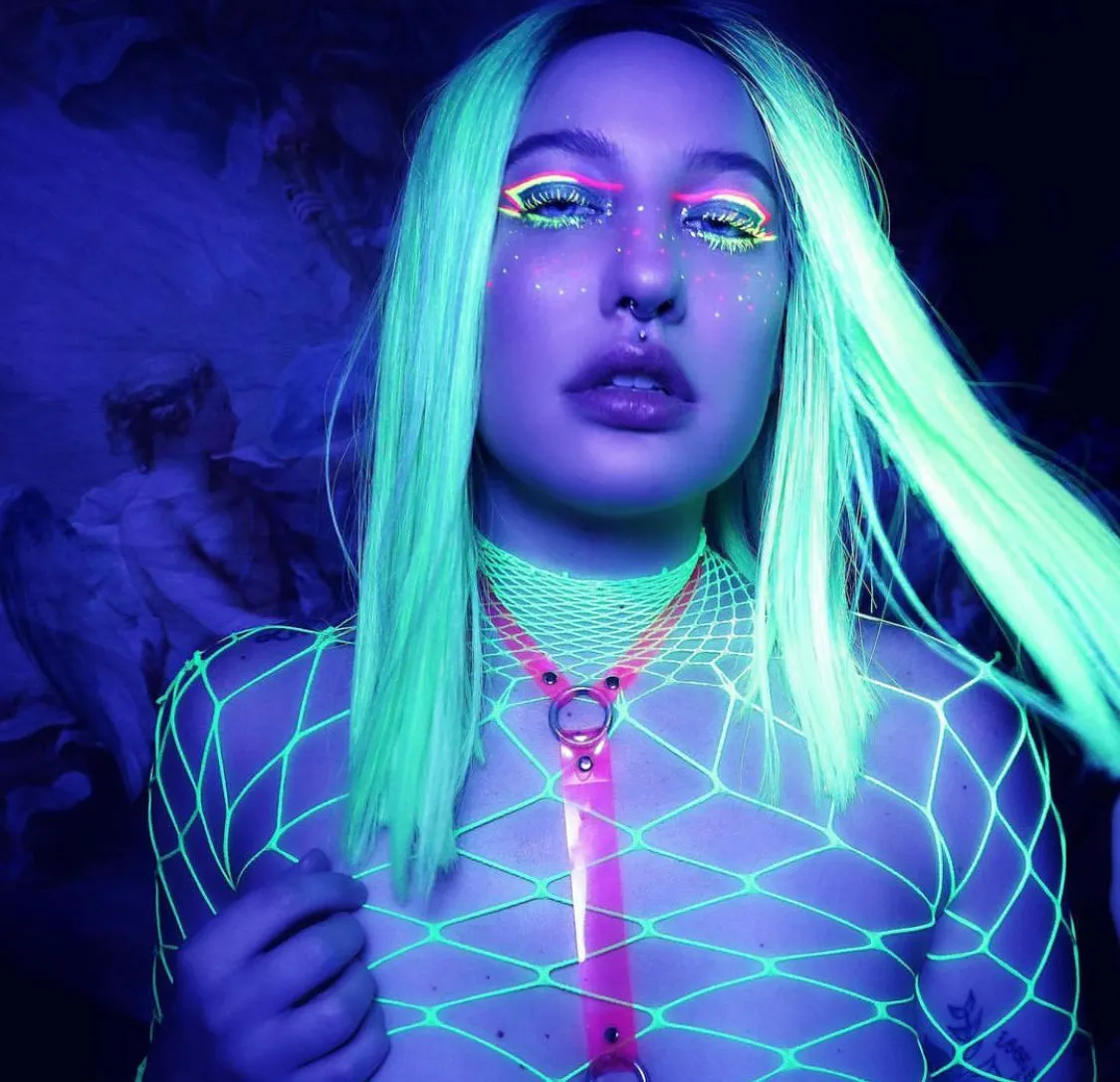 LIME CRIME-UV