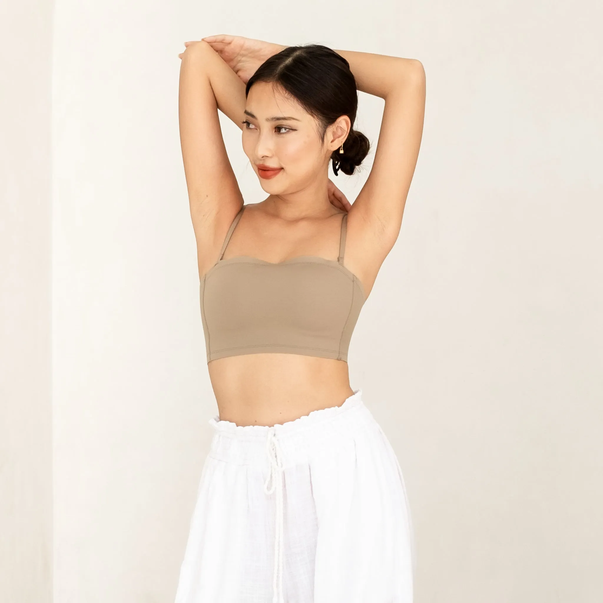 Minimalist Ultra-Smooth Concealer! Lightly-Lined Seamless Strapless Wireless Bra in Toffee Latte