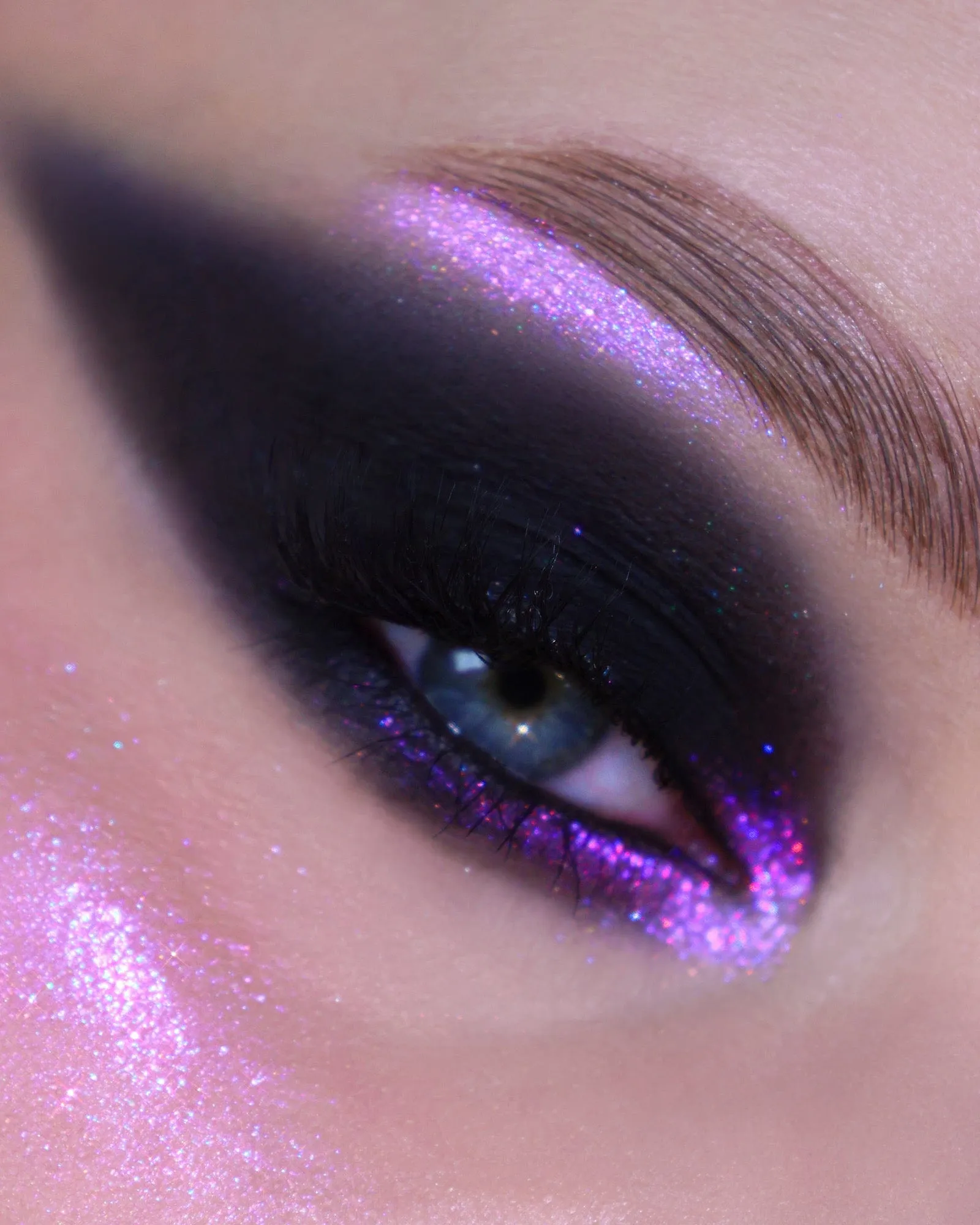 Night Kiss Opal Multichrome Loose Eyeshadow