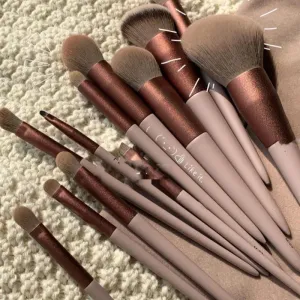 Professional 13-Piece Makeup Brush Kit – Soft, Fluffy, and Versatile