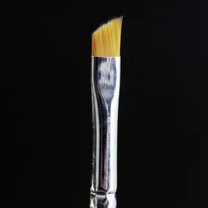 Slant Tip Eye Shadow Brush