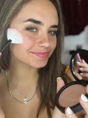 Sparkles & Lace Beauty - Champagne Highlighter
