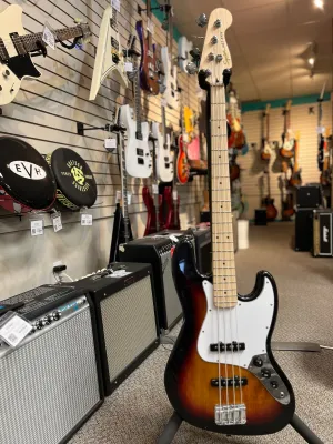 Used Squier Affinity Series Jazz Bass, Maple Fingerboard, White Pickguard, 3-Color Sunburst